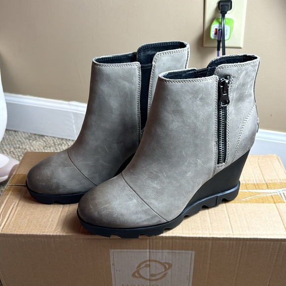 NWT • SOREL • Joan Uptown Zip Bootie • 
🖤🩶 Gray/Black 🩶🖤 • Size 8.5 • - Picture 3 of 17